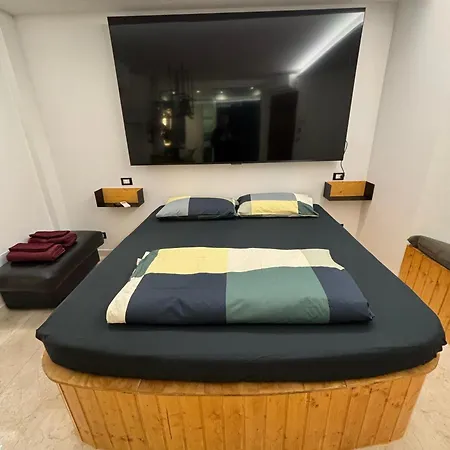 לינה וארוחת בוקר 4roomz