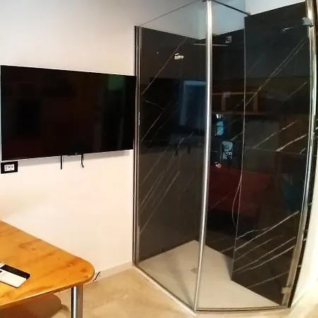 4roomz לינה וארוחת בוקר