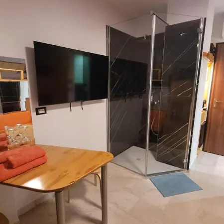 לינה וארוחת בוקר 4roomz