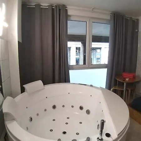 4roomz לינה וארוחת בוקר