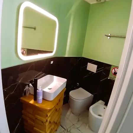 4roomz לינה וארוחת בוקר 3*