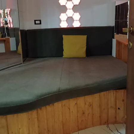 לינה וארוחת בוקר 4roomz בולוניה