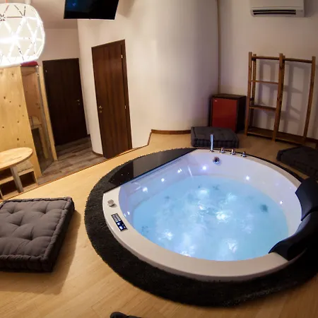 4roomz לינה וארוחת בוקר 3*