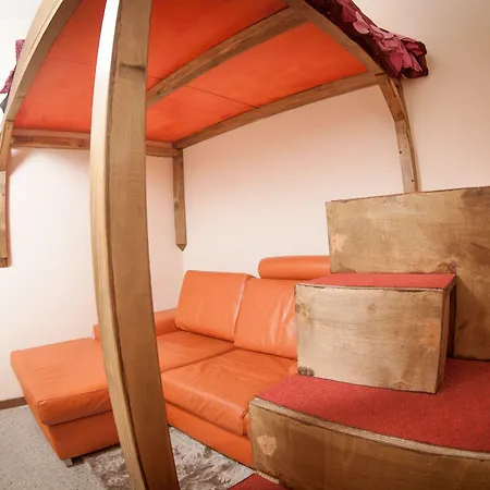 לינה וארוחת בוקר 4roomz