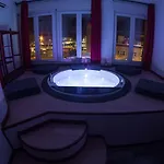 4roomz Bed & Breakfast 3*
