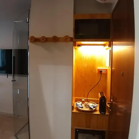 Bed & Breakfast 4roomz 3*