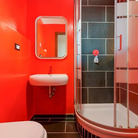 4roomz Bed & Breakfast 3*