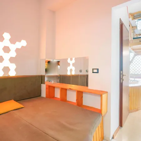 4roomz Bed & Breakfast 3*