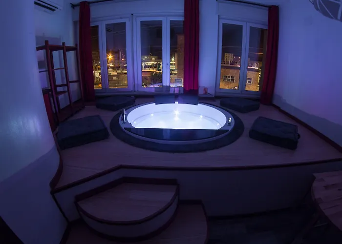 4roomz Bed & Breakfast 3*