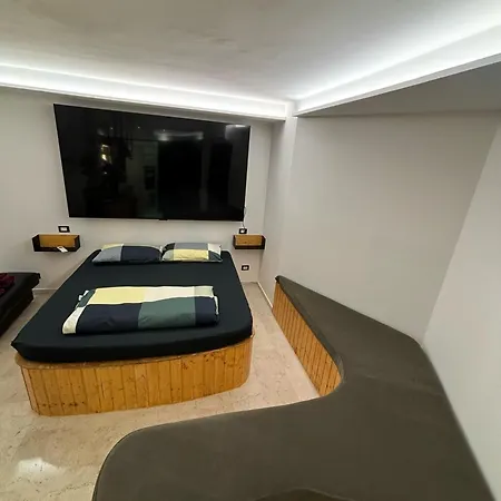 4roomz לינה וארוחת בוקר