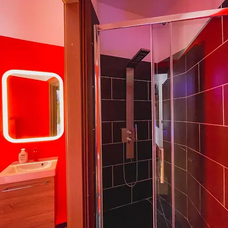 4roomz לינה וארוחת בוקר