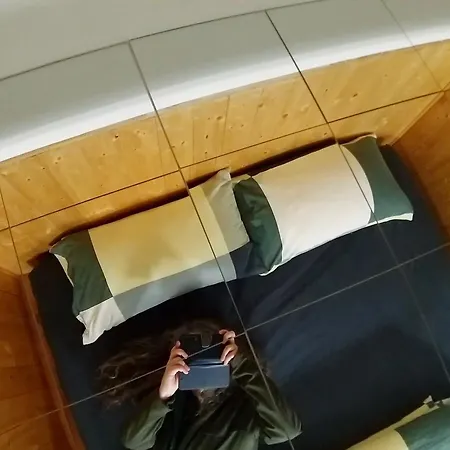לינה וארוחת בוקר 4roomz
